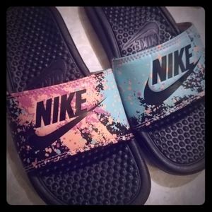 Size 5 women's Nike slides